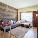 Pool & Sea Oporto Эшпинью