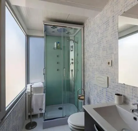 Pool & Sea Oporto Homestay *